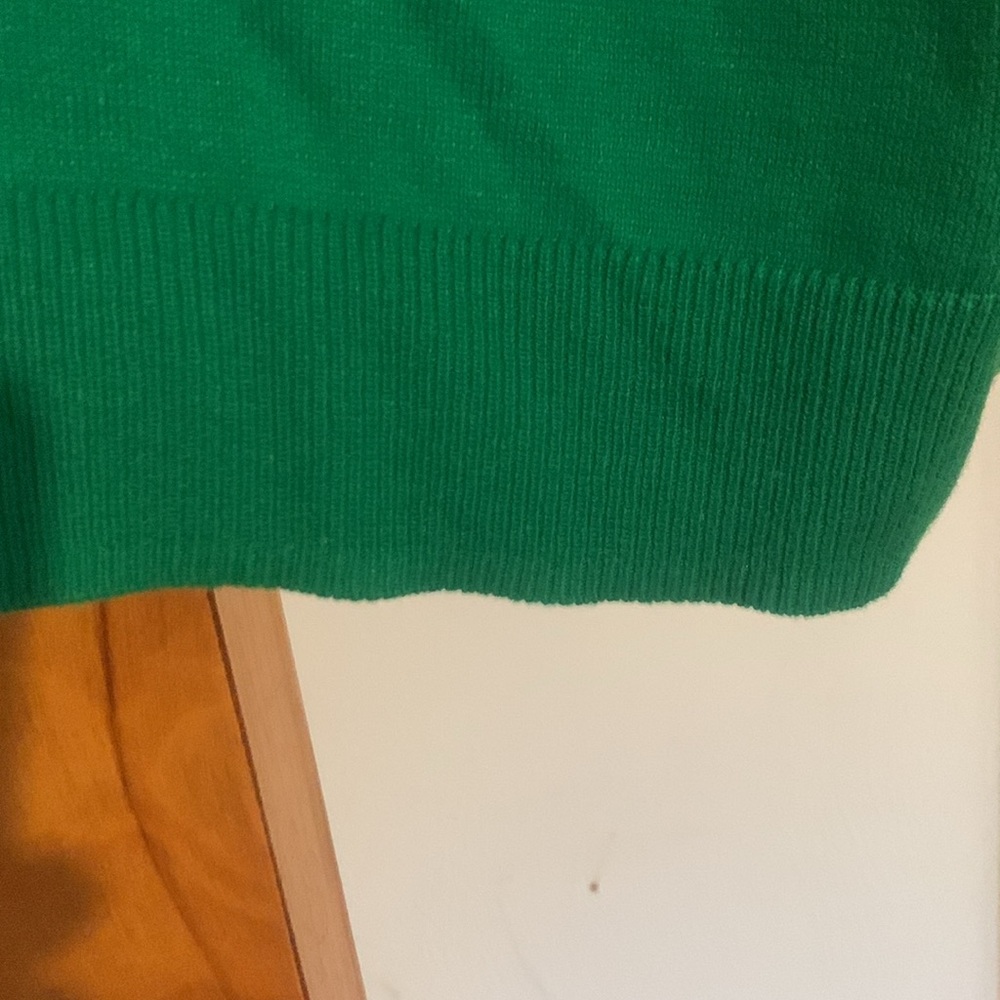 Kelly green sweater. N w o t - Picture 4 of 7
